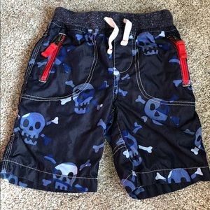 Mini Boden skull shorts 4t